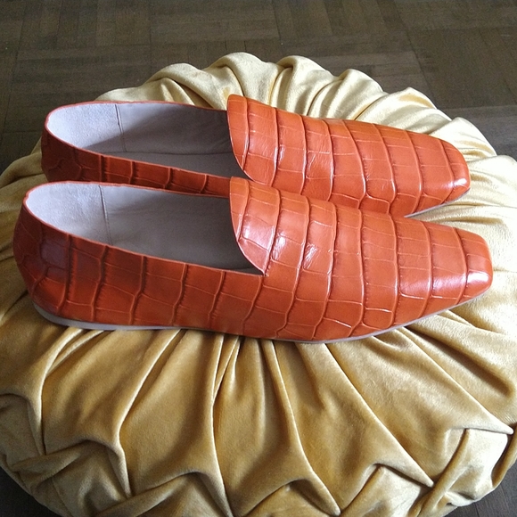 Women size 10 soft leather loafer shoe. - Picture 4 of 4